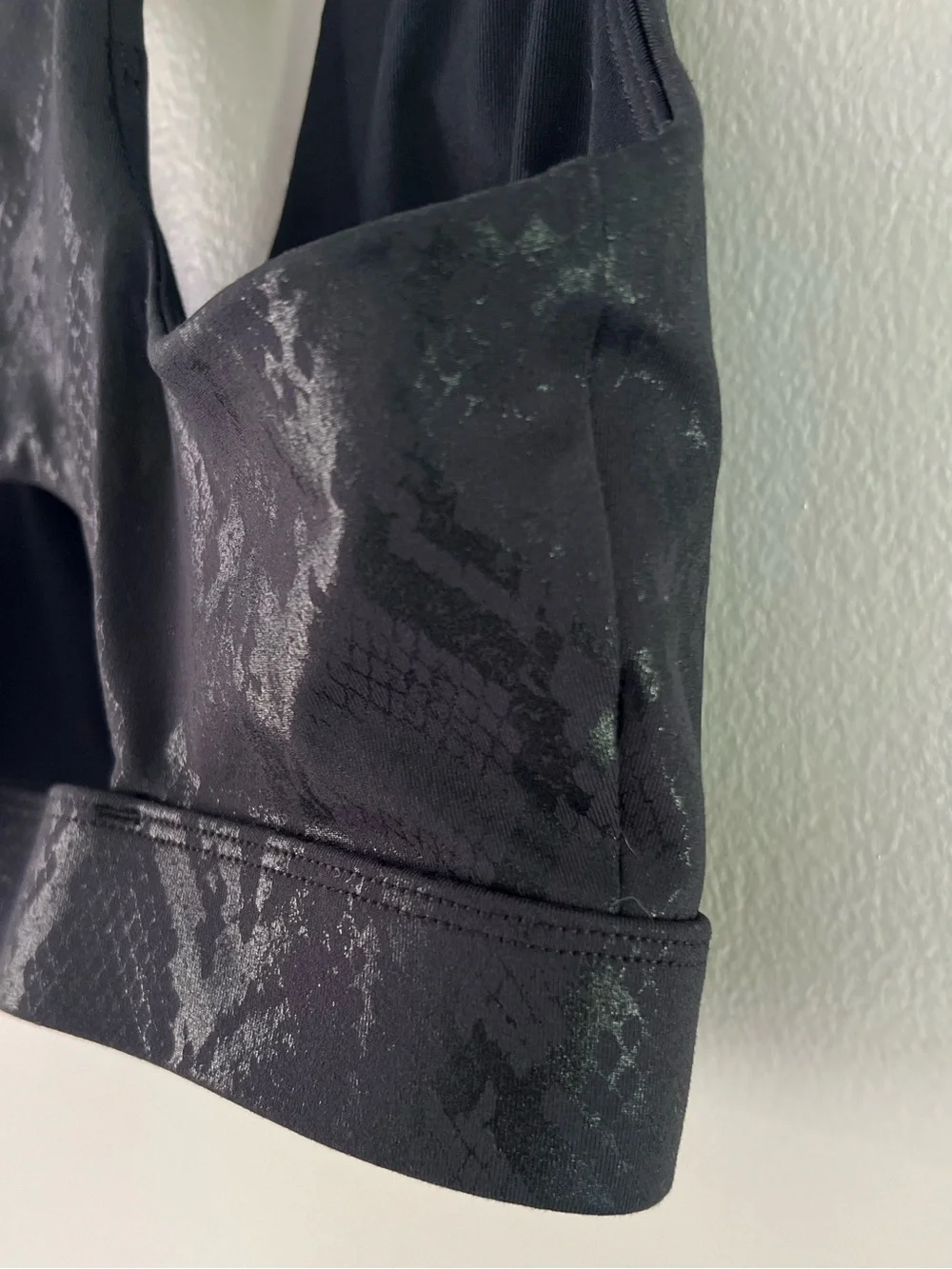 Fabletics Black Snakeskin Sports Bra Athleisure for Gym, Running and Workouts